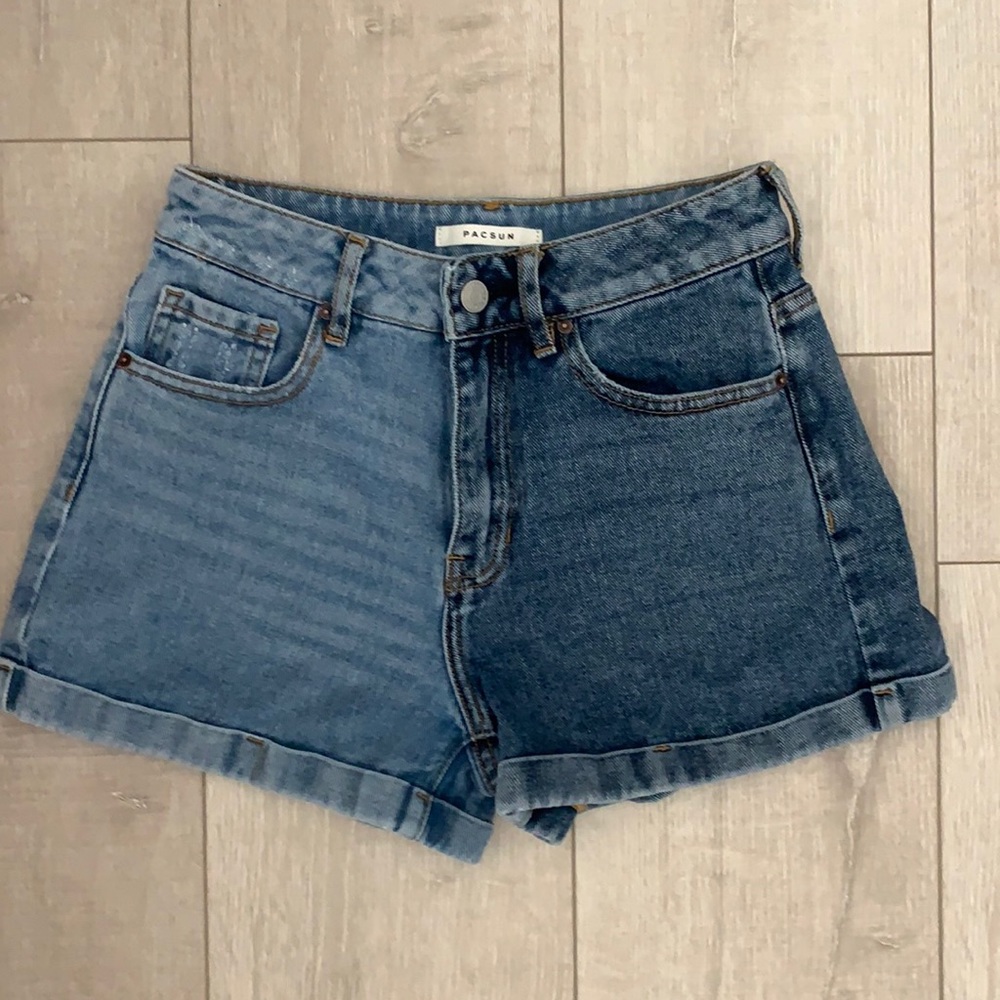 PAC SUN MOM SHORT SIZE 24 * WORN ONCE * DENIM